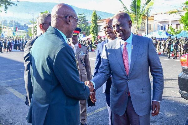 Ruto offers scholarship to 100 students from Comoros