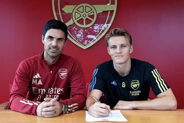 Martin Ødegaard signs new long term deal with Arsenal